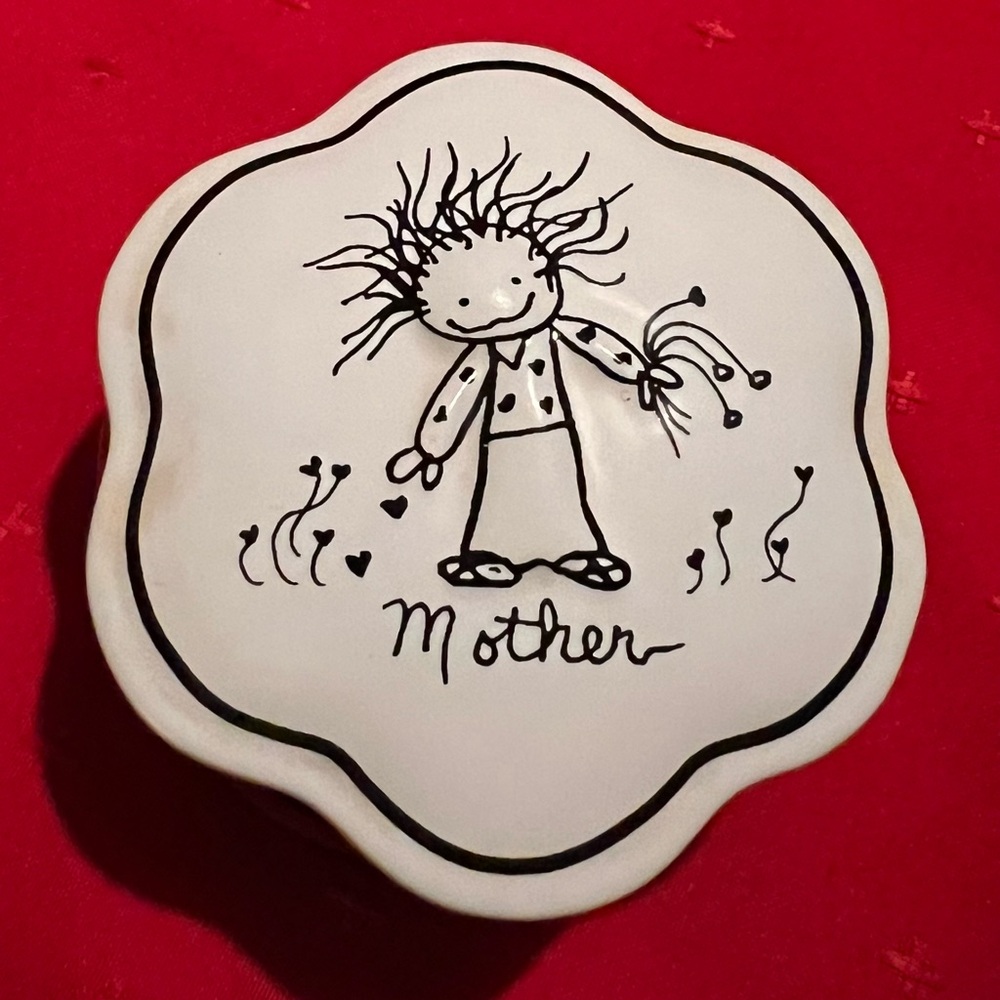 An Enesco Vintage porcelain trinket or keepsake box